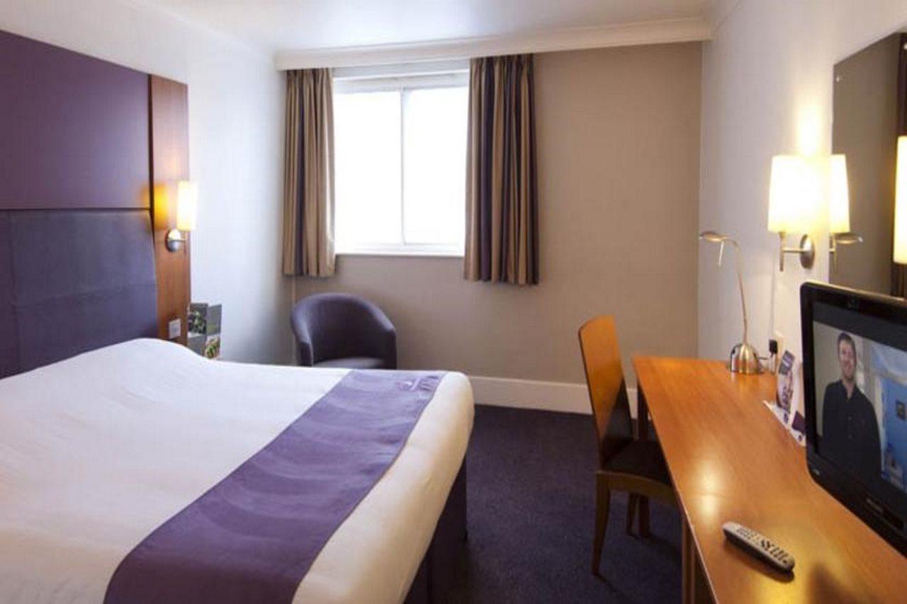 Premier Inn Newcastle Central Exterior photo